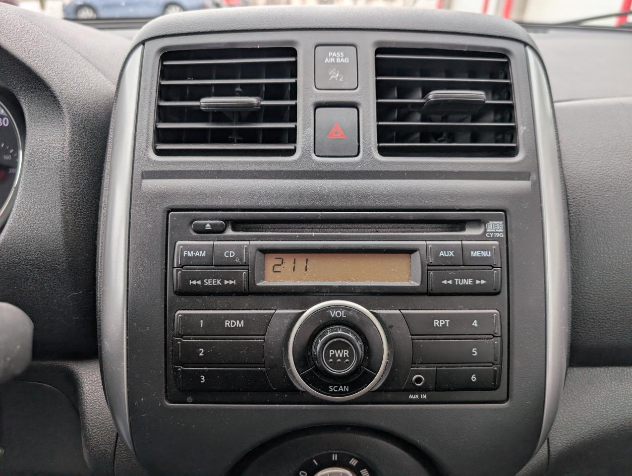 Nissan Versa 1.6 SV Sedan 2012