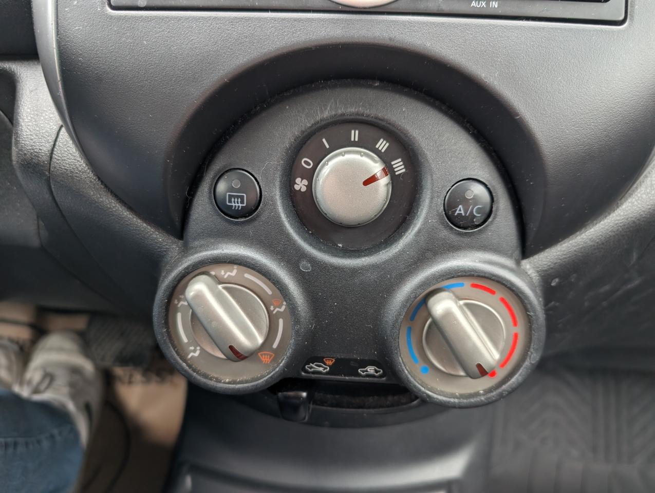 Nissan Versa 1.6 SV Sedan 2012