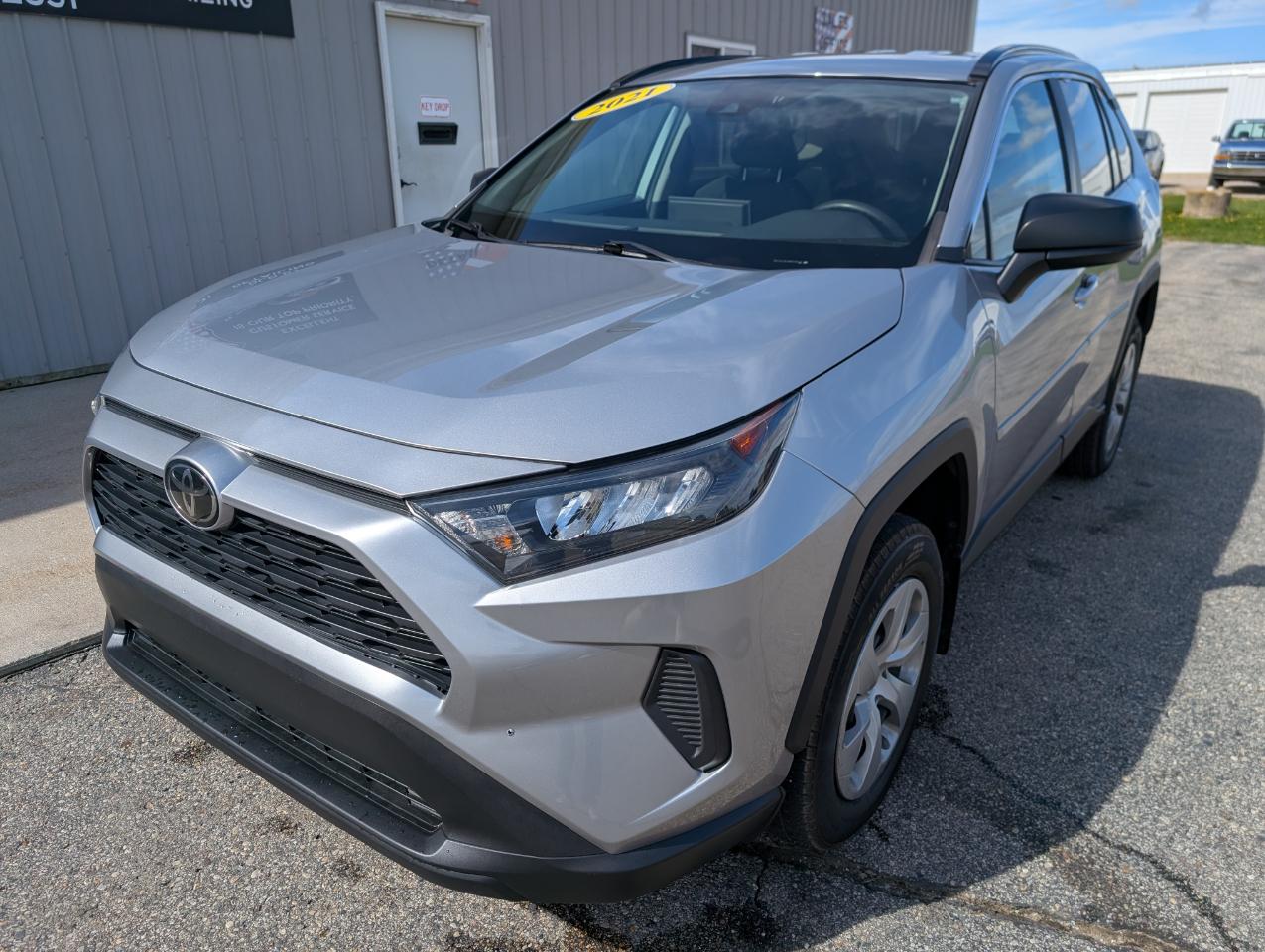 Toyota RAV4 LE AWD 2021