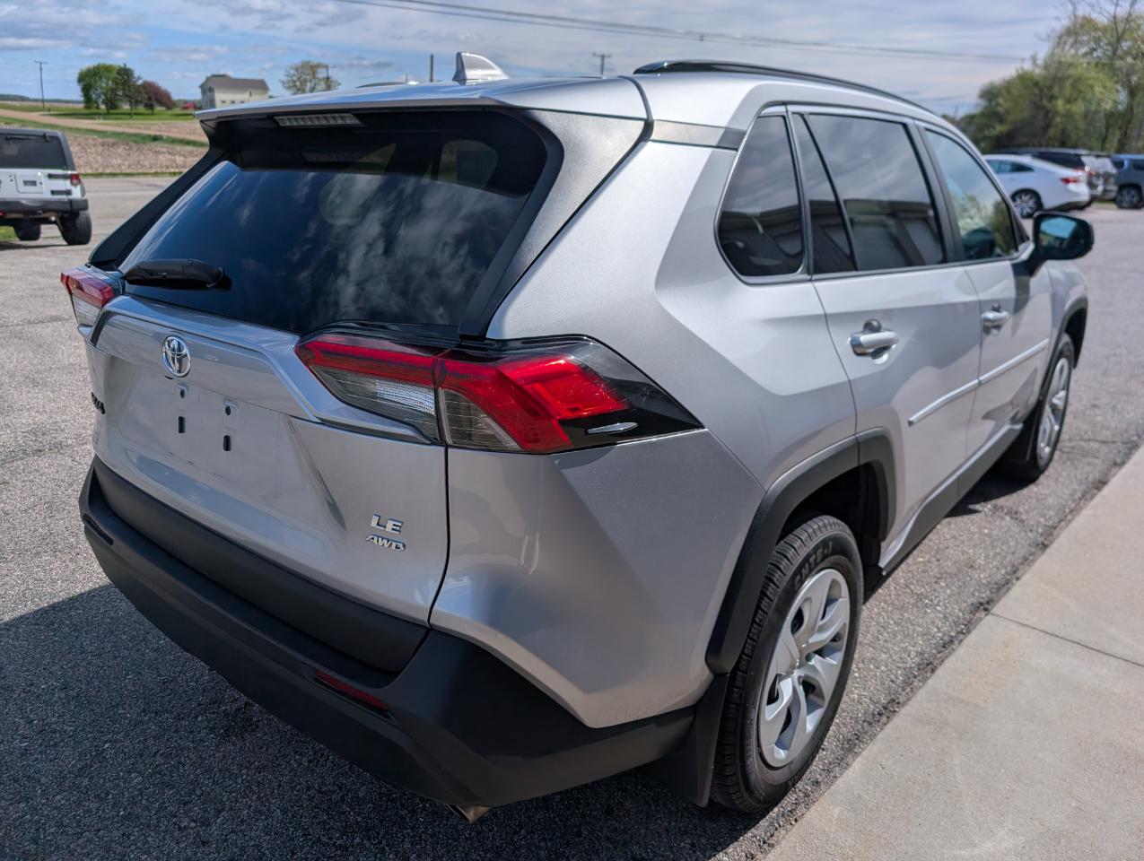 Toyota RAV4 LE AWD 2021