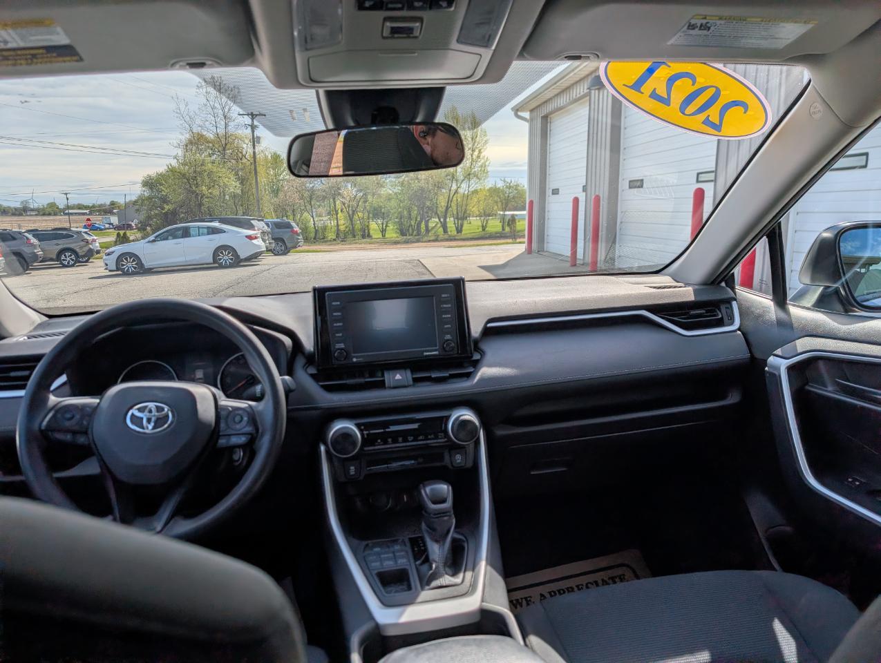 Toyota RAV4 LE AWD 2021