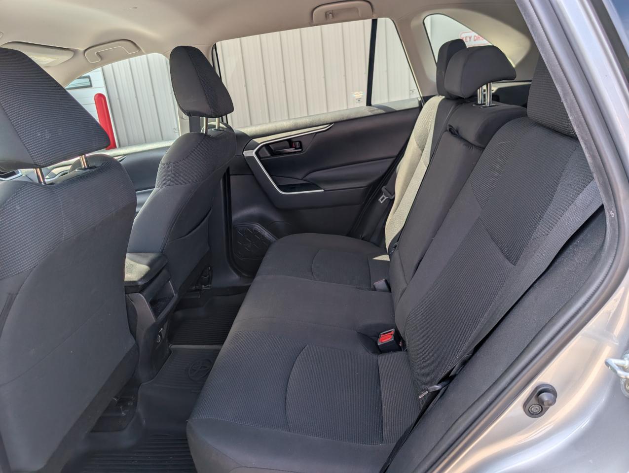 Toyota RAV4 LE AWD 2021