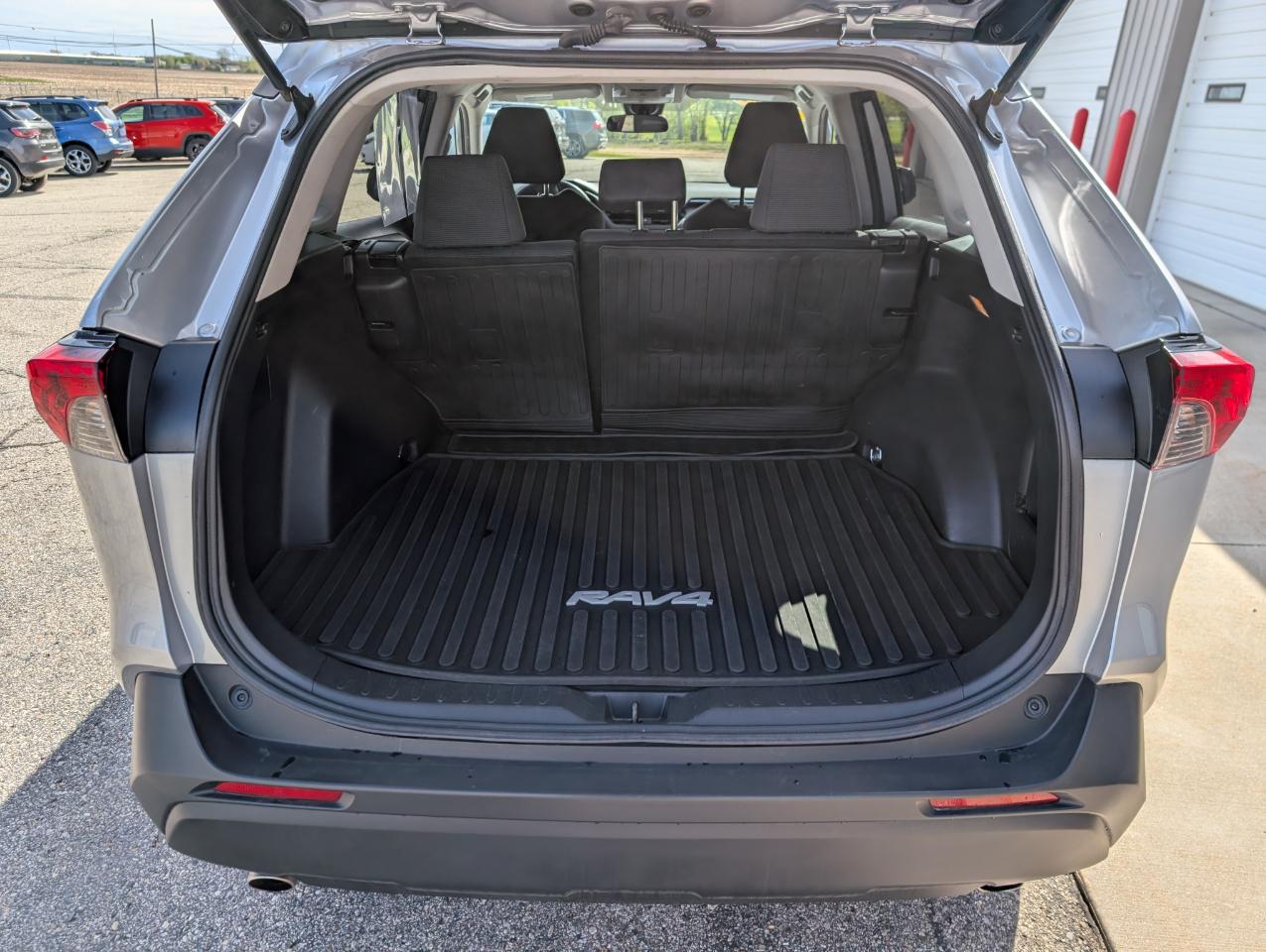 Toyota RAV4 LE AWD 2021