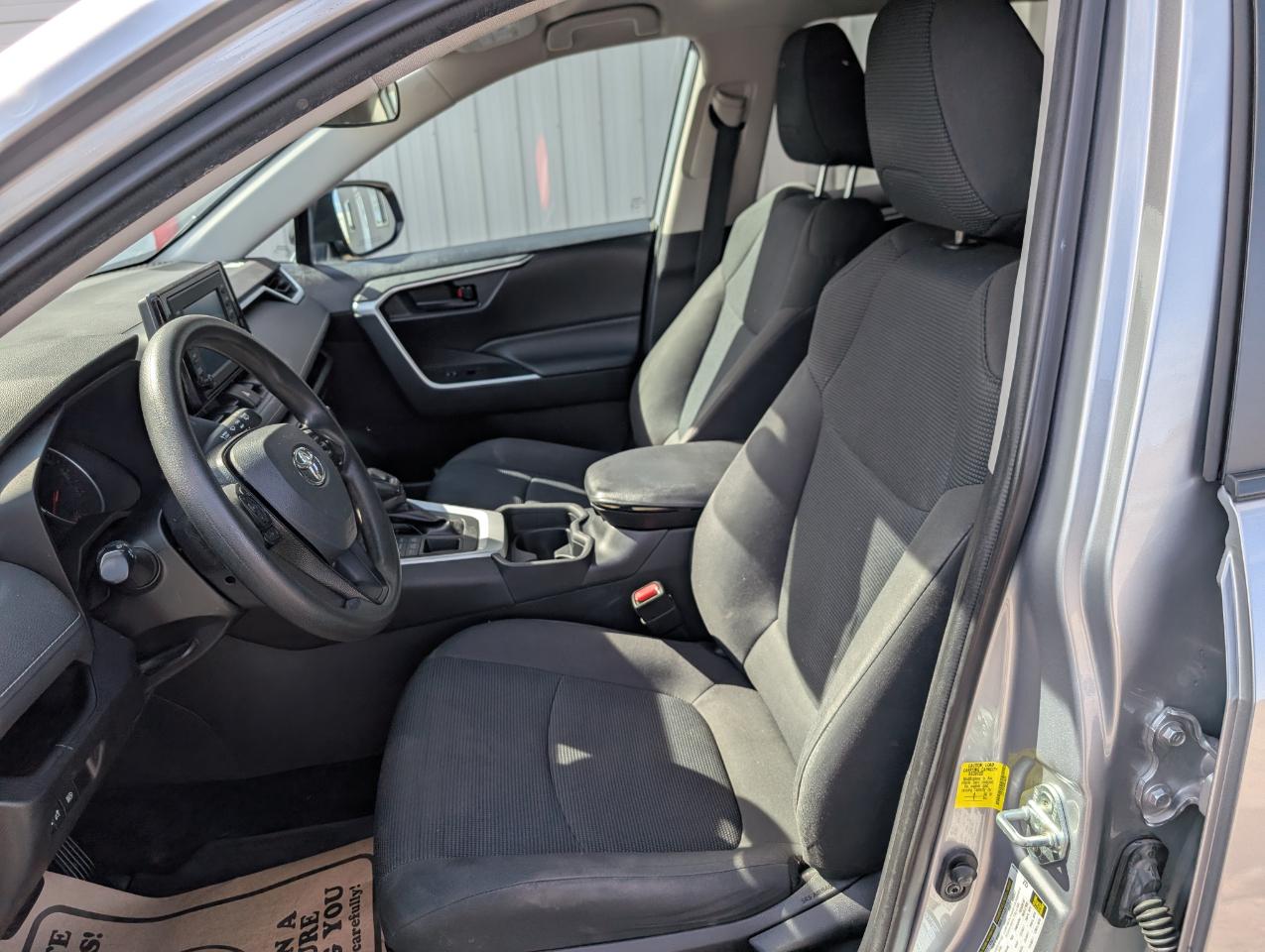 Toyota RAV4 LE AWD 2021