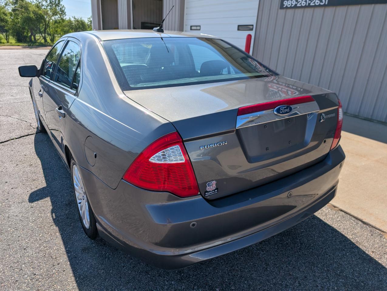 Ford Fusion Hybrid Sedan 2010