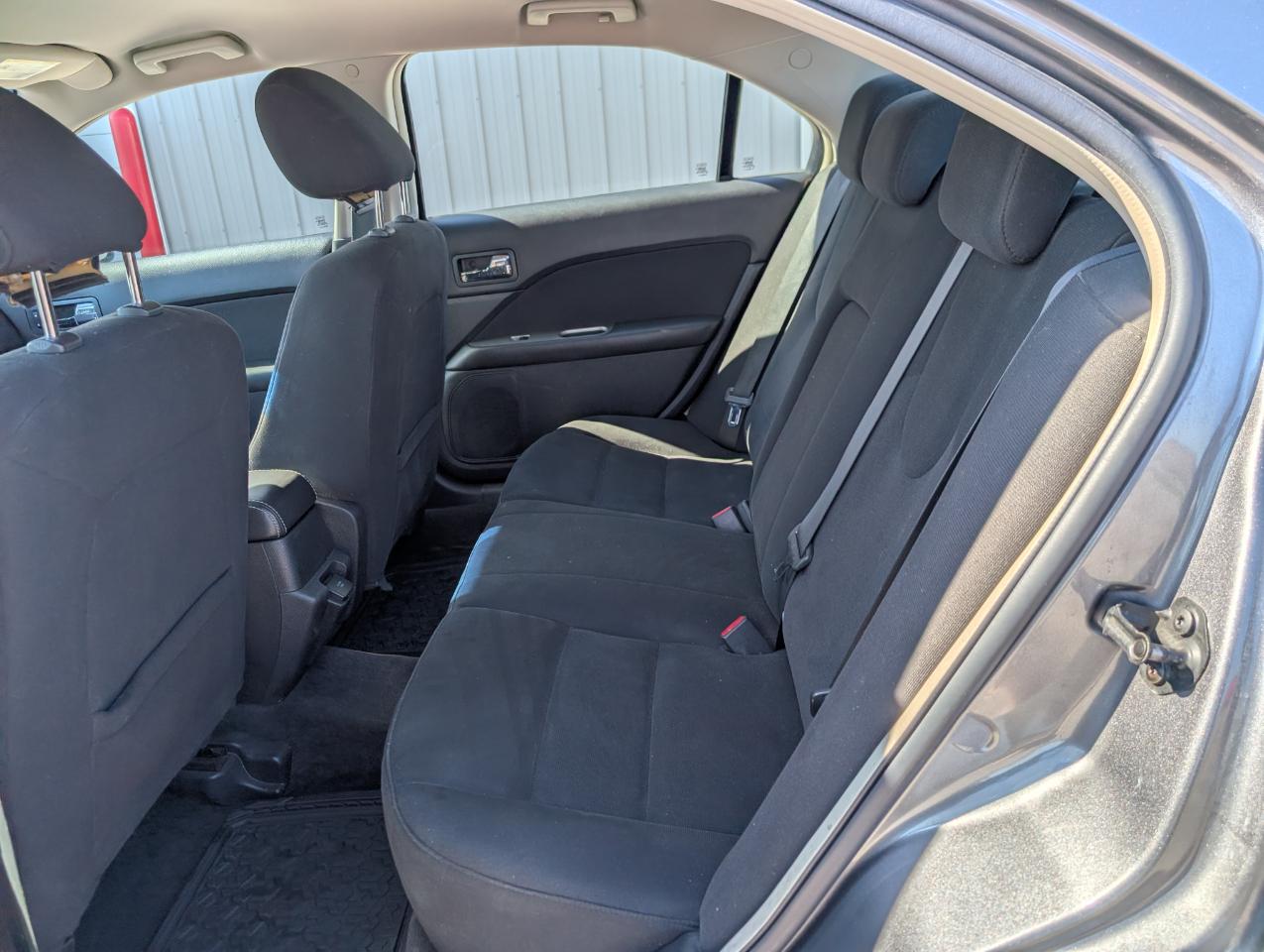 Ford Fusion Hybrid Sedan 2010