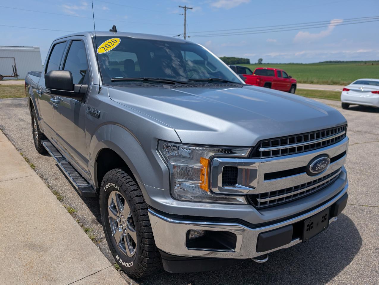 View vehicle photo 4