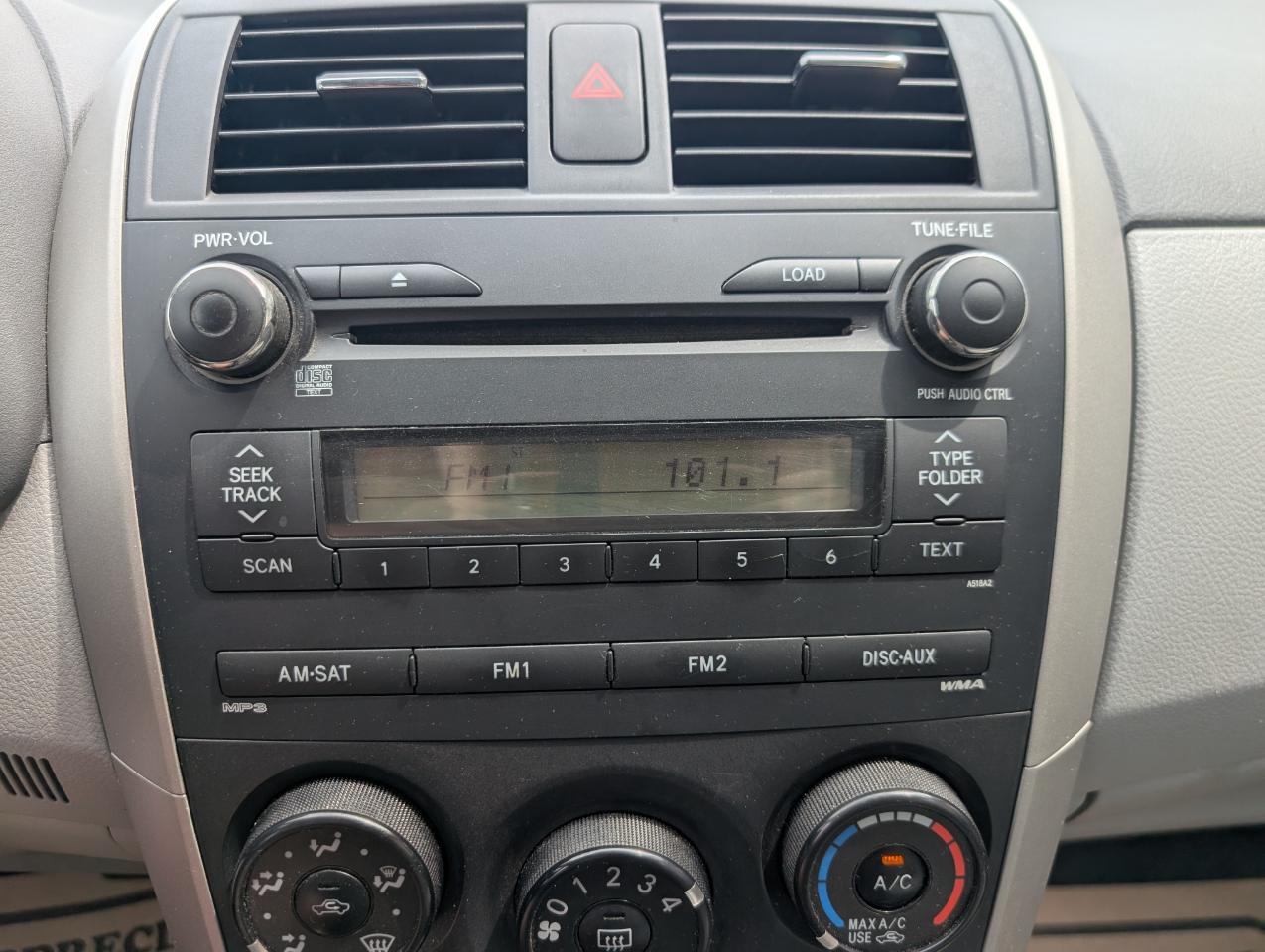 Toyota Corolla 4dr Sdn Base Auto 2010