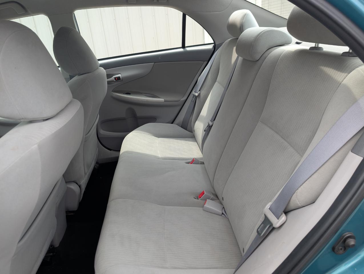 Toyota Corolla 4dr Sdn Base Auto 2010