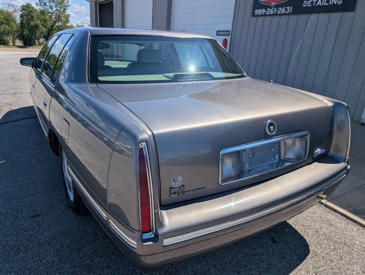 Cadillac DeVille Base 1999