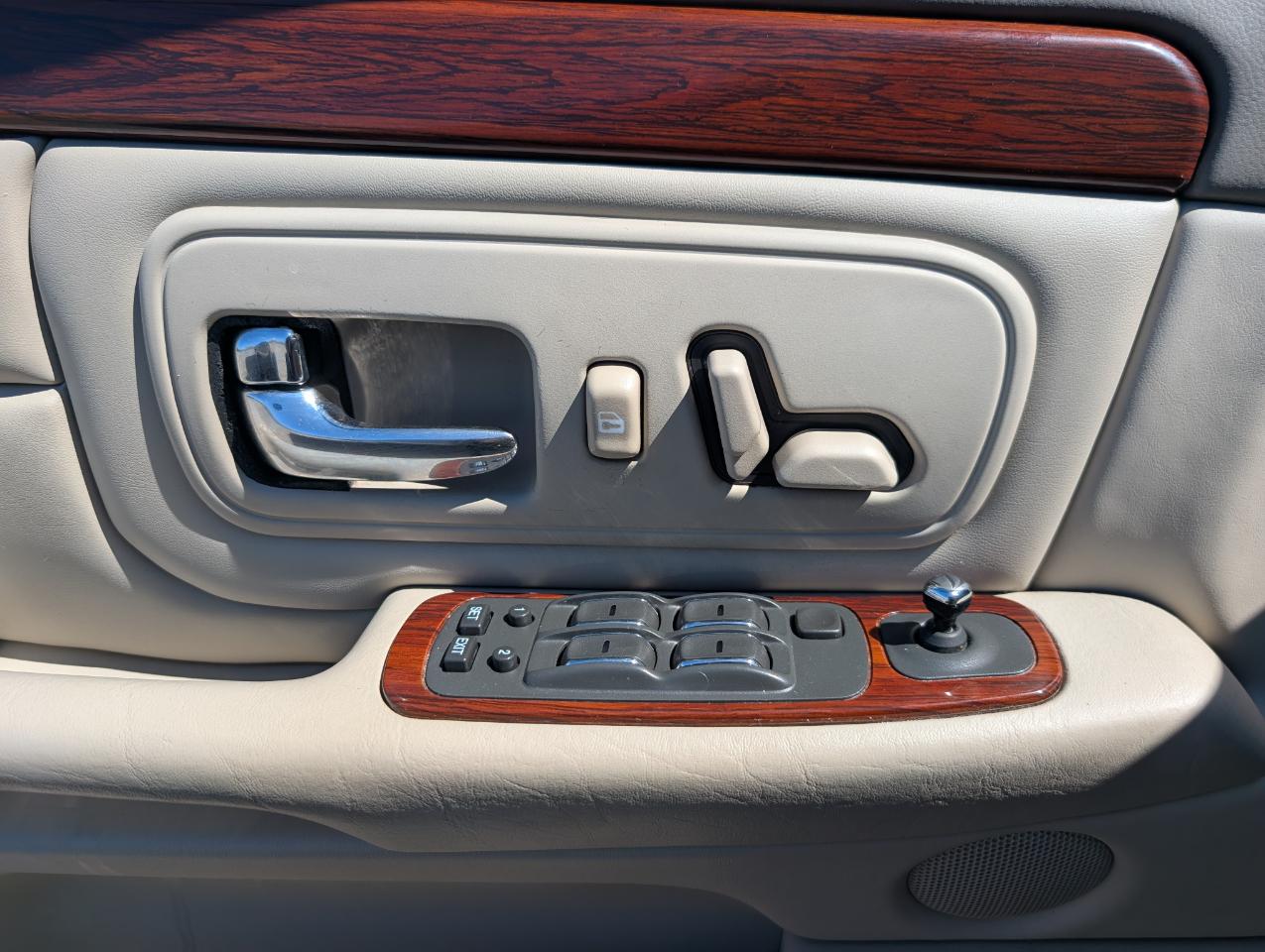 Cadillac DeVille Base 1999