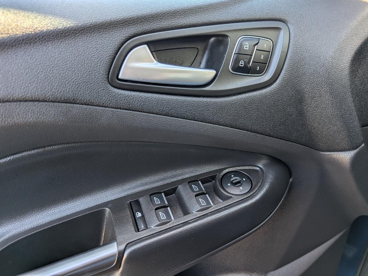 Ford Escape Titanium 4WD 2018
