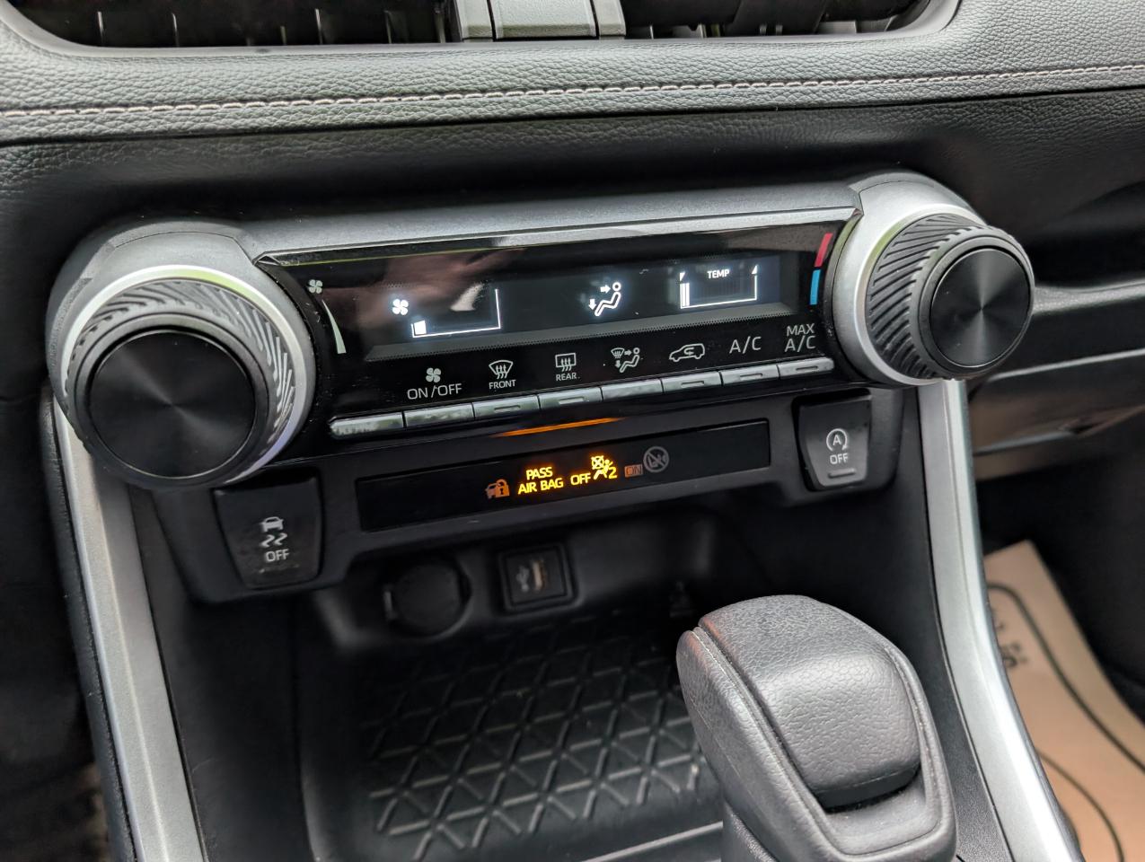 Toyota RAV4 LE AWD 2025