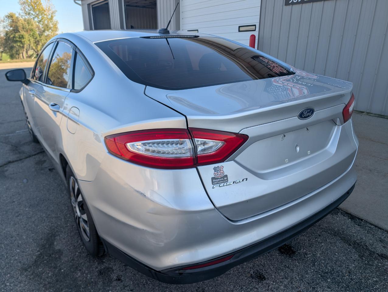 Ford Fusion S 2013