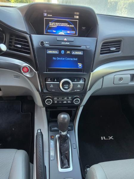 Acura ILX 8-Spd AT w/ Premium Package 2017