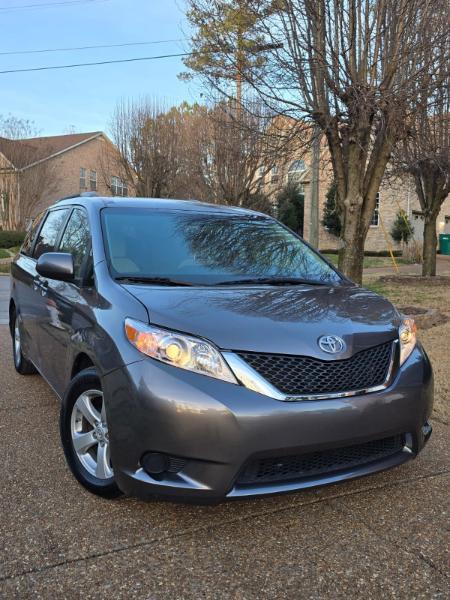 Toyota Sienna LE 8-Passenger 2017