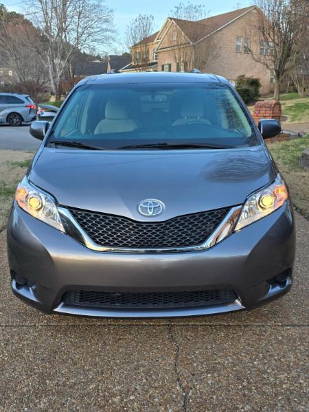 Toyota Sienna LE 8-Passenger 2017