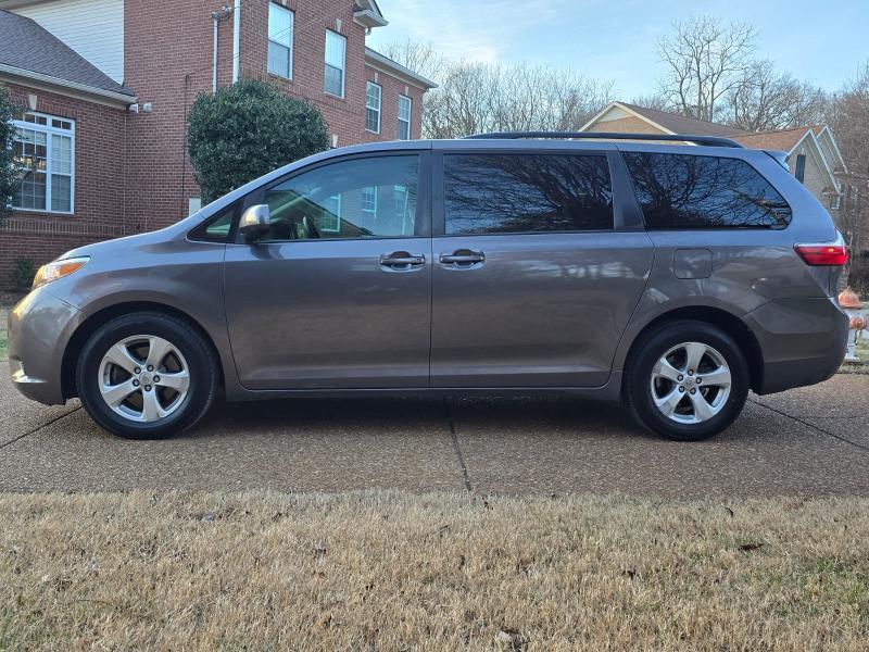 Toyota Sienna LE 8-Passenger 2017