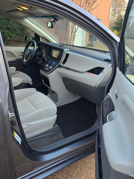 Toyota Sienna LE 8-Passenger 2017