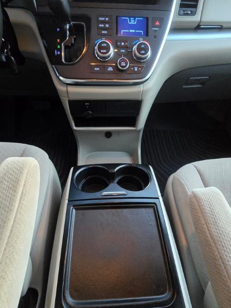 Toyota Sienna LE 8-Passenger 2017