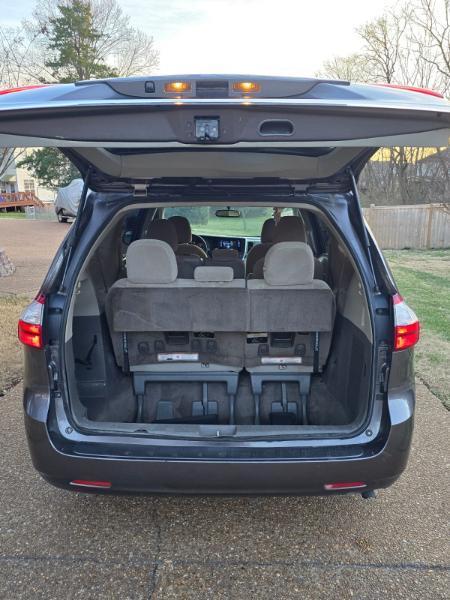Toyota Sienna LE 8-Passenger 2017