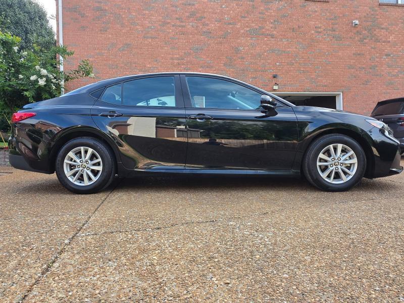 Toyota Camry Hybrid LE 2025