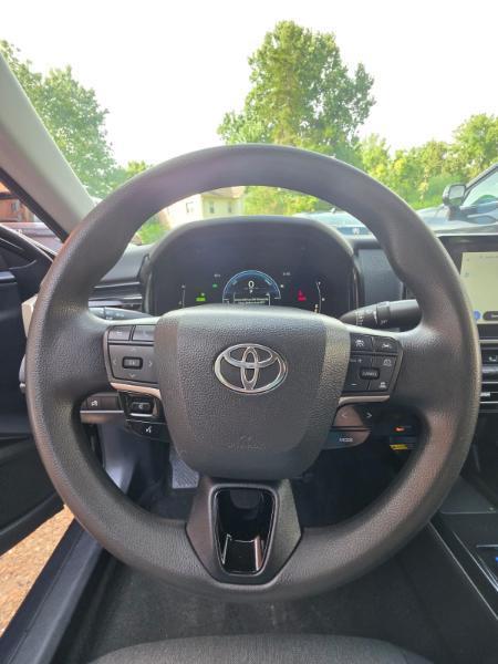 Toyota Camry Hybrid LE 2025