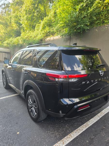 Nissan Pathfinder SV 2026