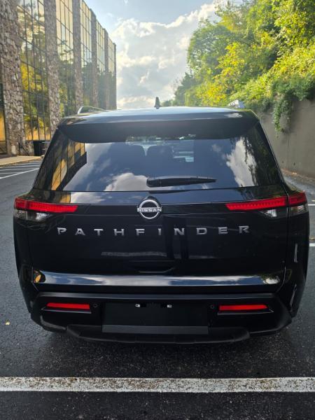 Nissan Pathfinder SV 2026