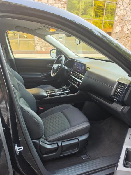 Nissan Pathfinder SV 2026