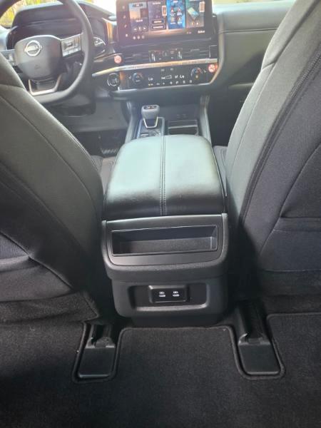 Nissan Pathfinder SV 2026