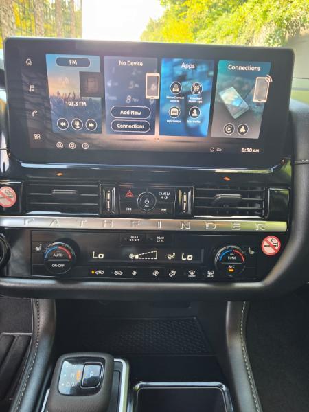 Nissan Pathfinder SV 2026