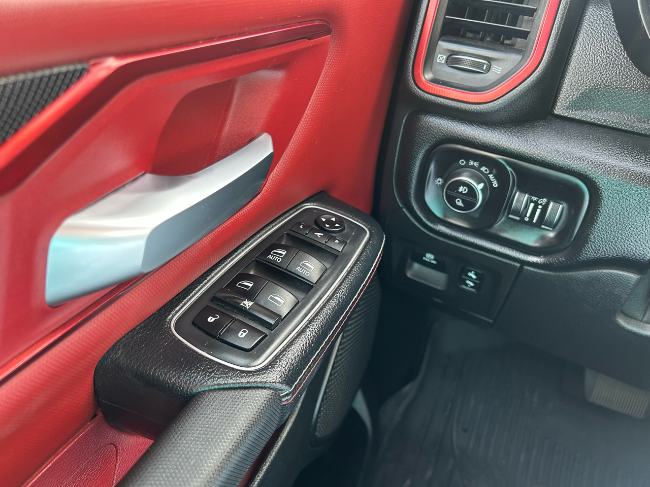 RAM 1500 Rebel Crew Cab SB 4WD 2019