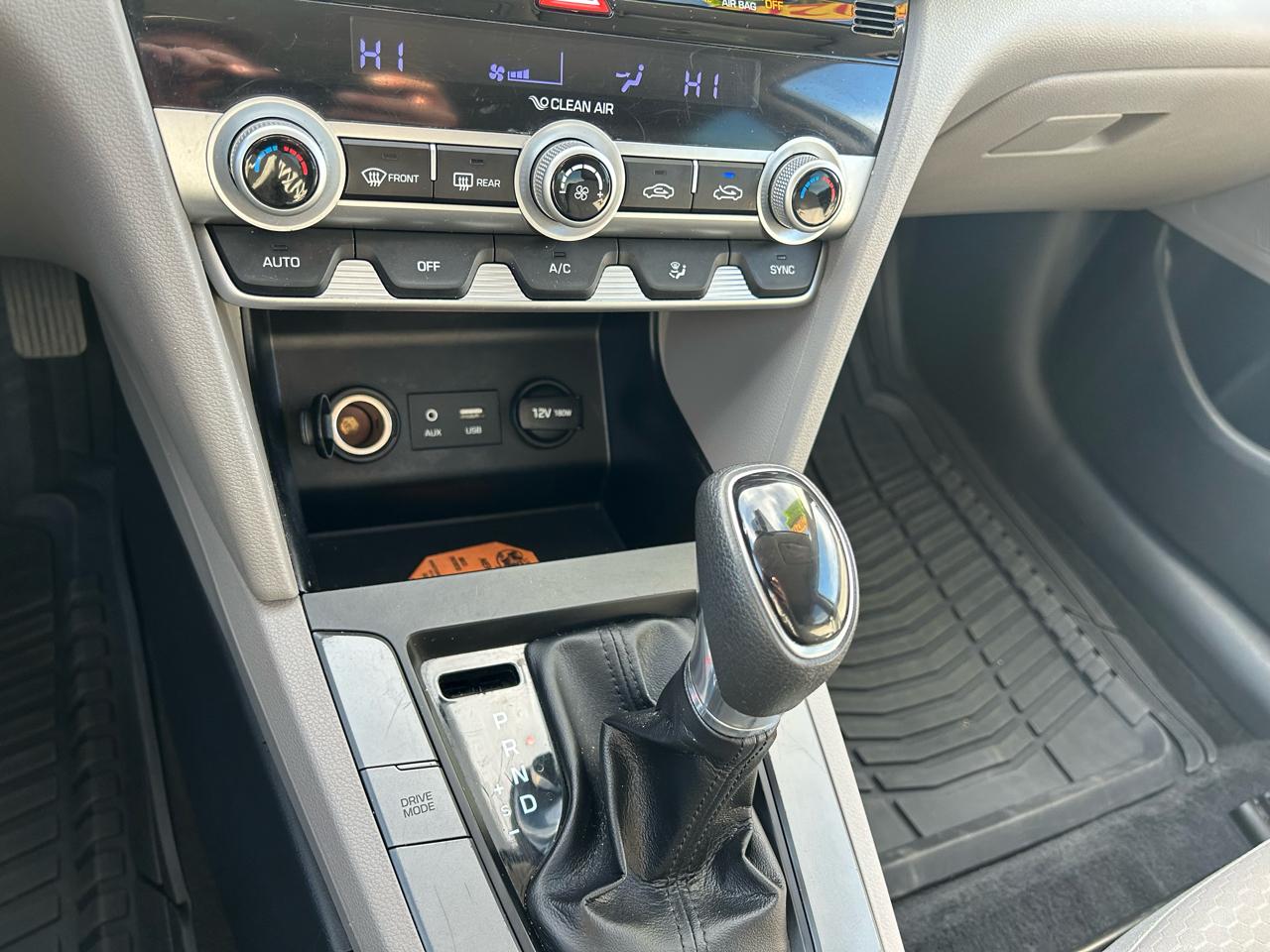 Hyundai Elantra SEL 2020