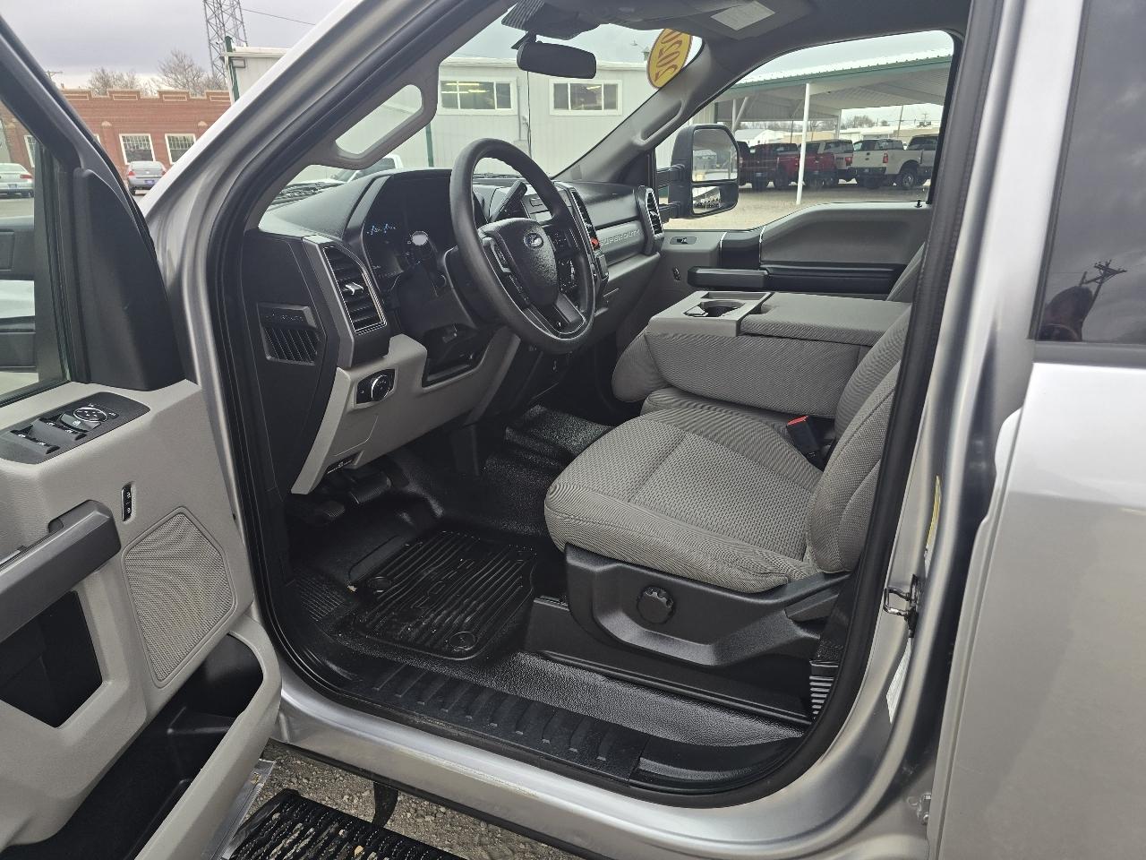 Ford F-250 SD XLT Crew Cab Long Bed 4WD 2020