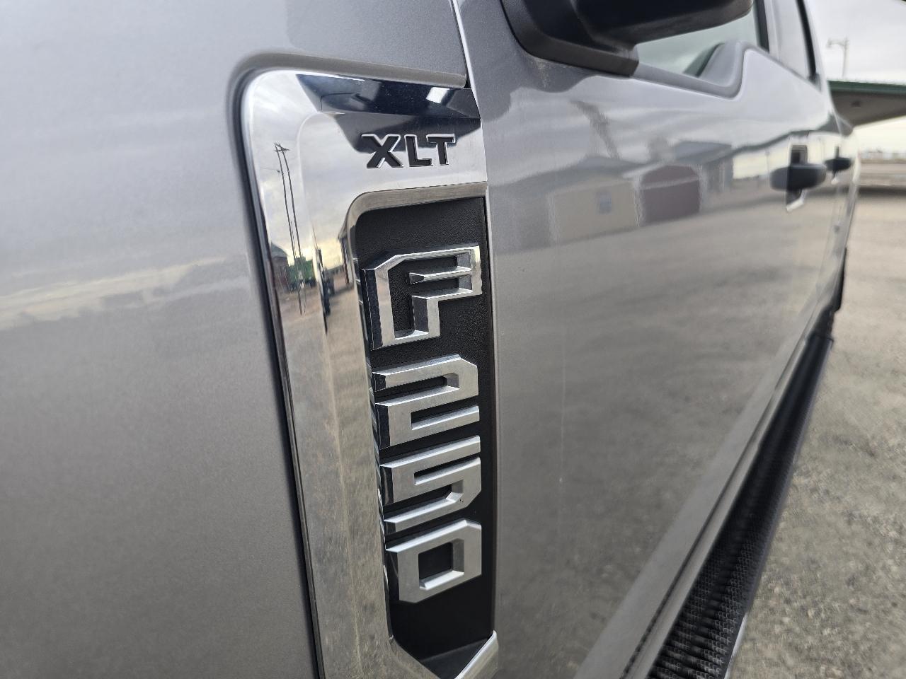 Ford F-250 SD XLT Crew Cab Long Bed 4WD 2020