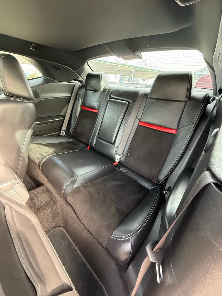 Dodge Challenger SRT8 2012