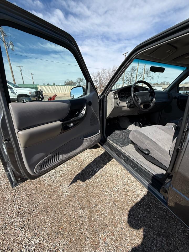 Mazda B-Series B4000 SE Cab Plus 2WD 1998