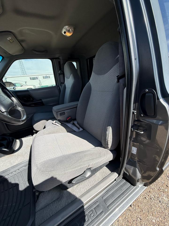 Mazda B-Series B4000 SE Cab Plus 2WD 1998