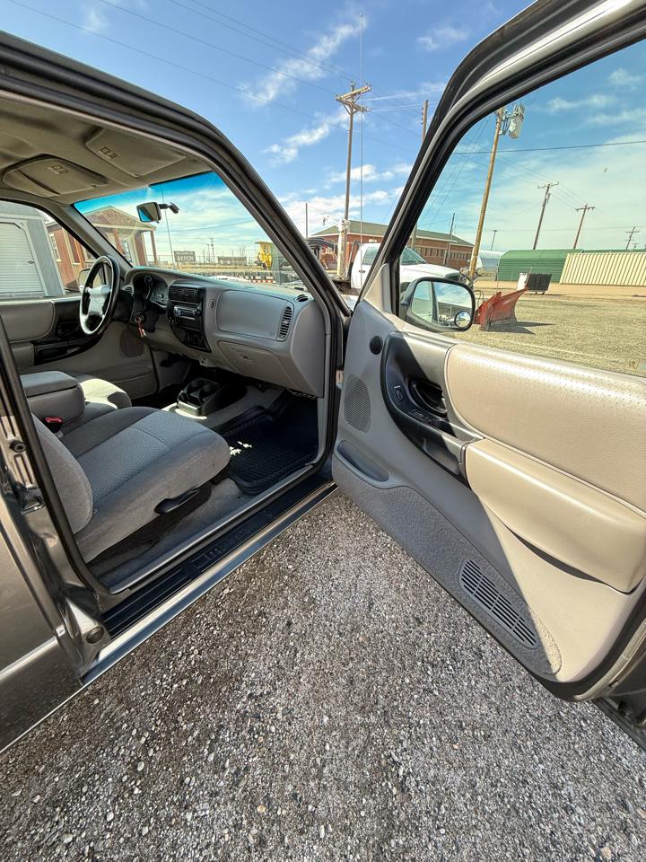 Mazda B-Series B4000 SE Cab Plus 2WD 1998