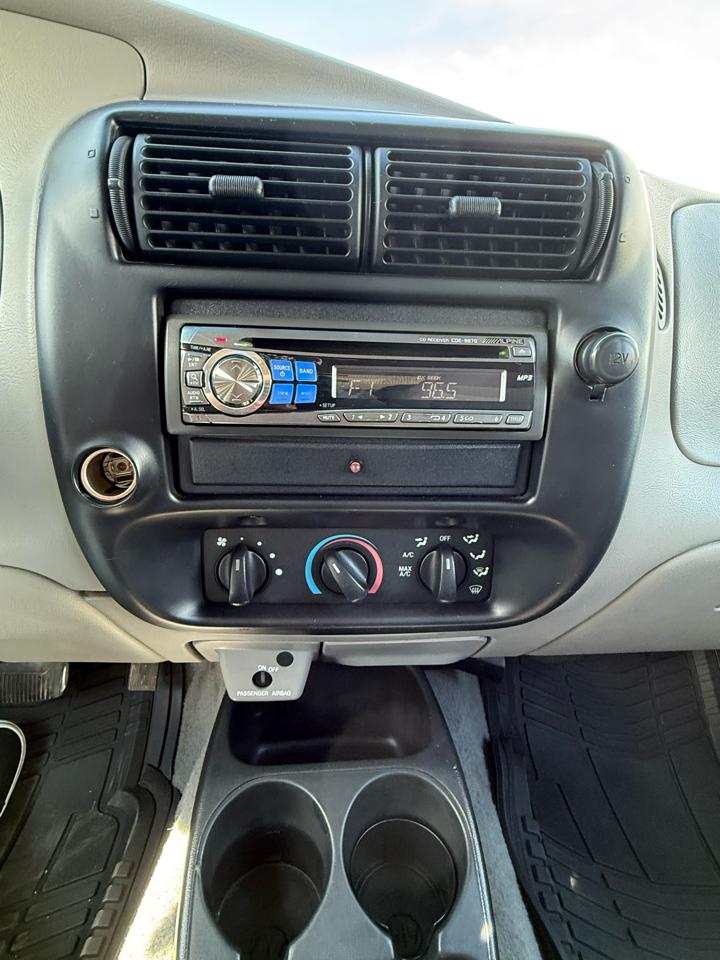 Mazda B-Series B4000 SE Cab Plus 2WD 1998