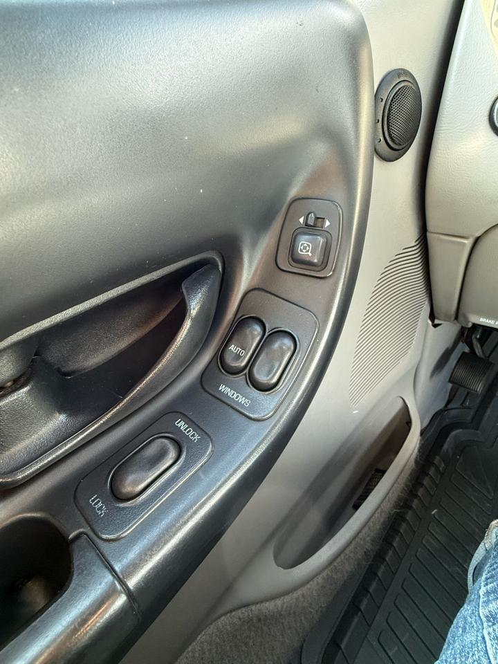 Mazda B-Series B4000 SE Cab Plus 2WD 1998