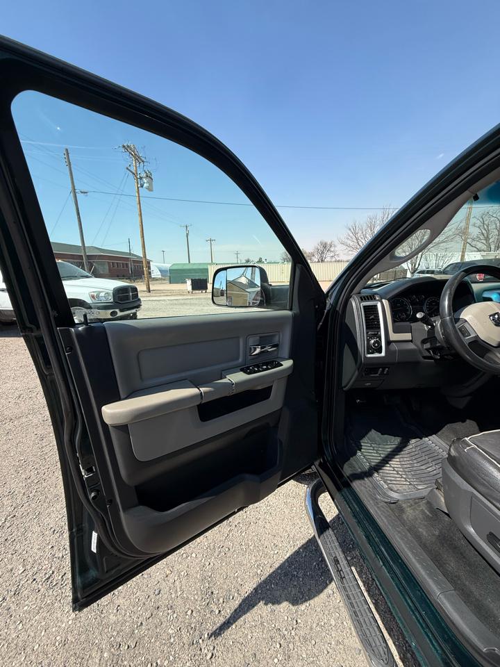 RAM 1500 Laramie Crew Cab 4WD SWB 2011