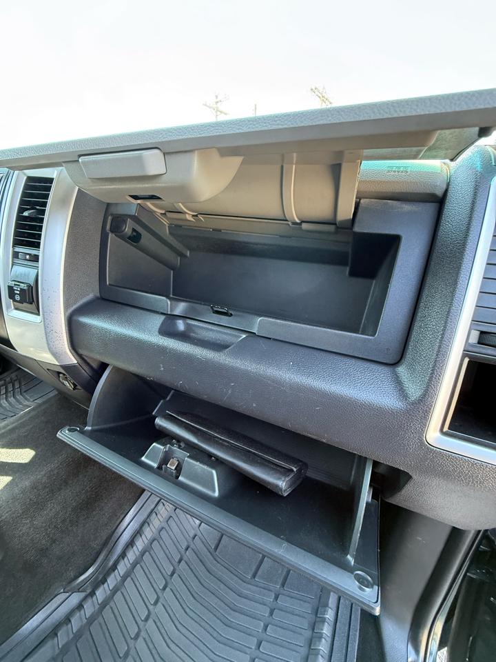 RAM 1500 Laramie Crew Cab 4WD SWB 2011