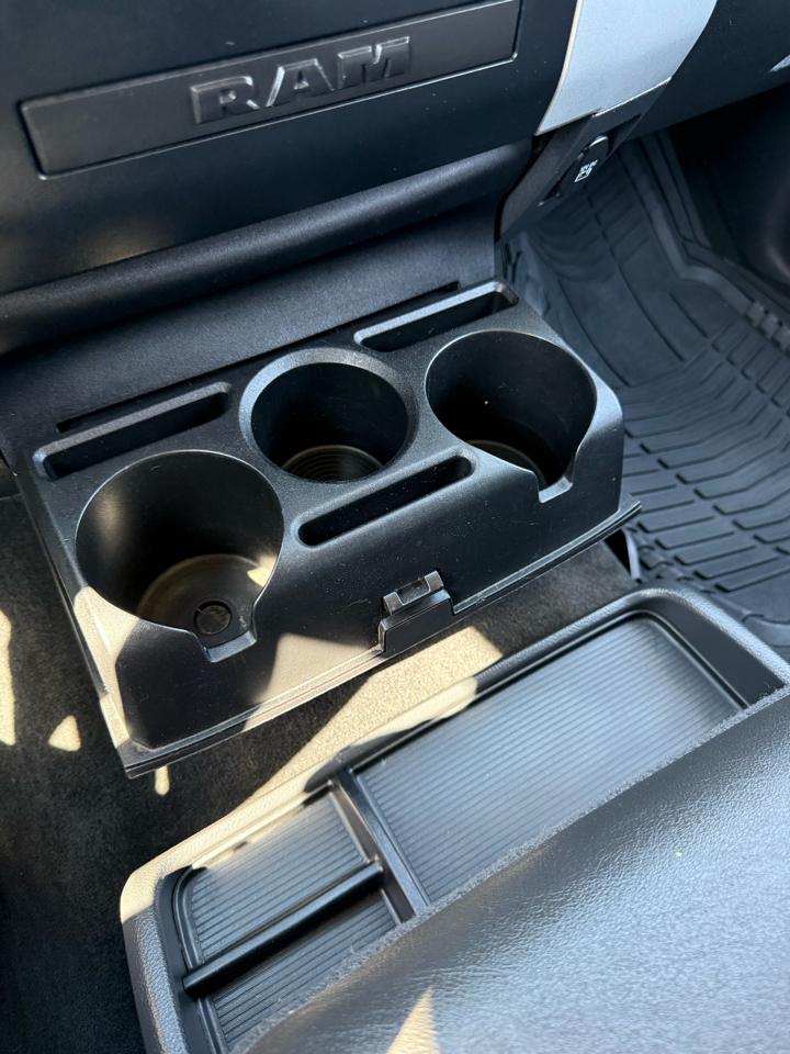 RAM 1500 Laramie Crew Cab 4WD SWB 2011