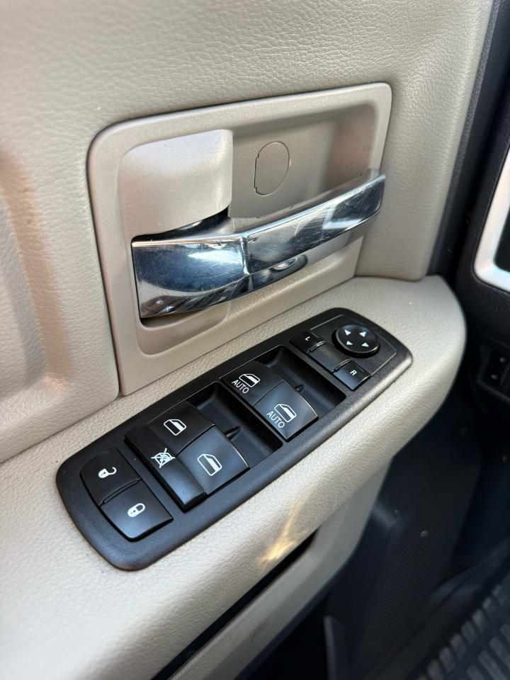 RAM 1500 Laramie Crew Cab 4WD SWB 2011