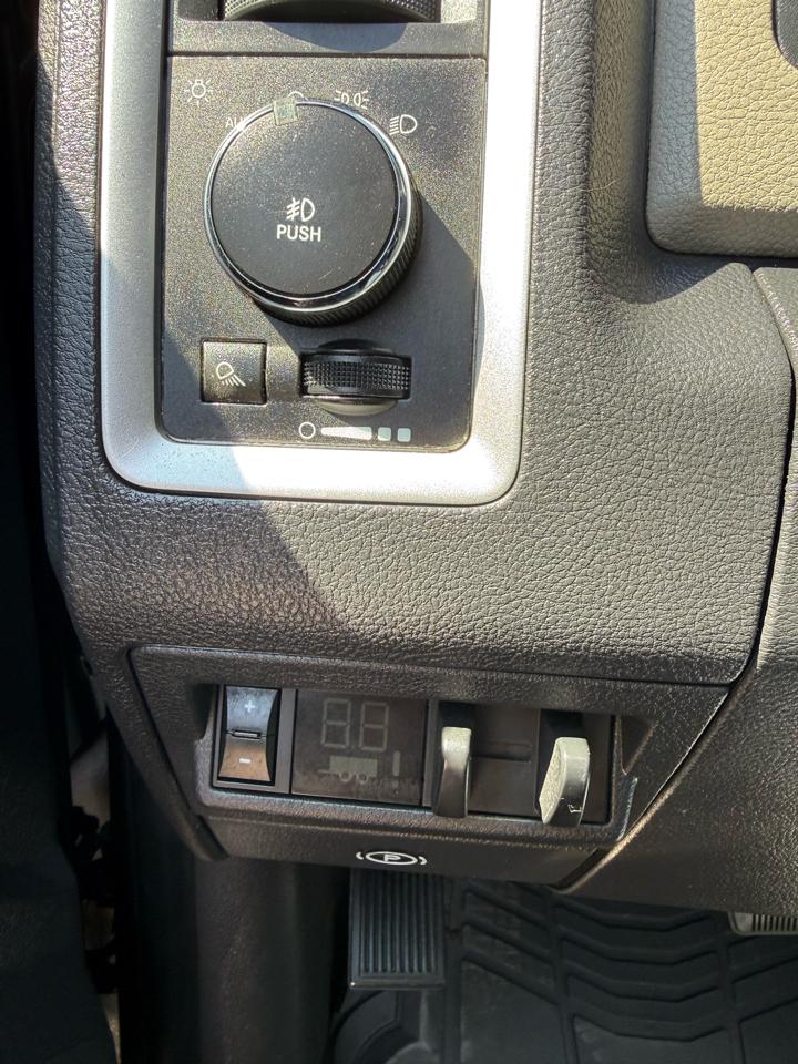 RAM 1500 Laramie Crew Cab 4WD SWB 2011