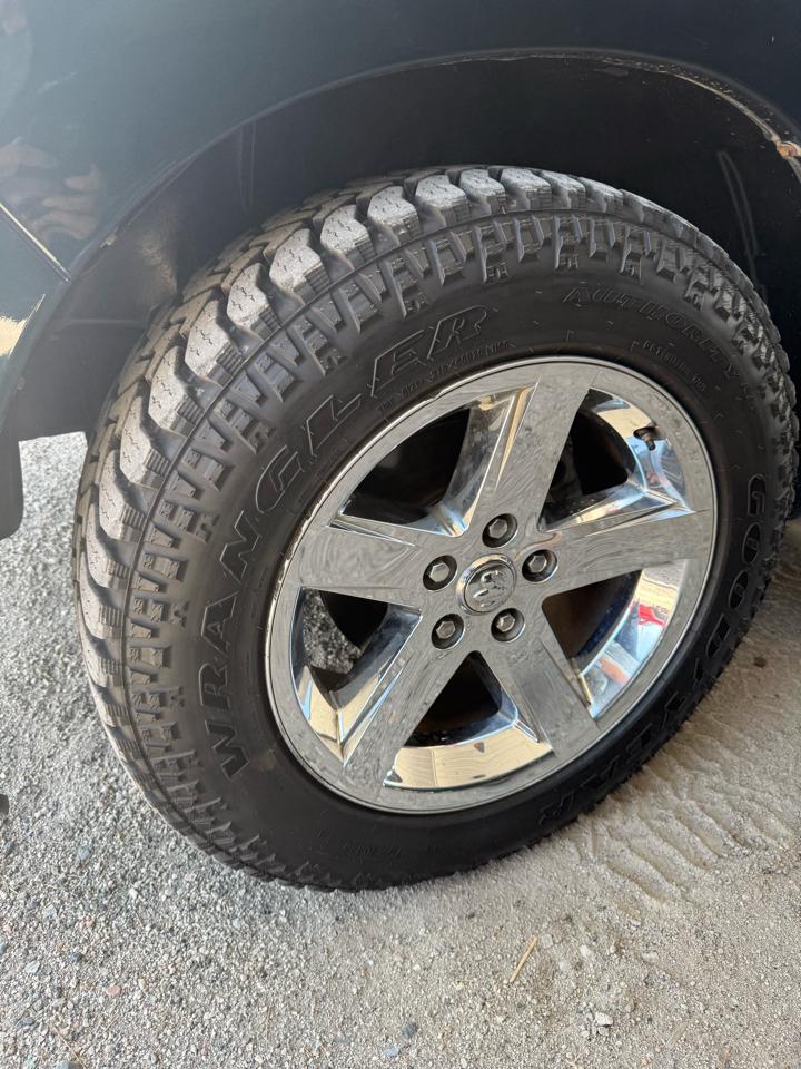 RAM 1500 Laramie Crew Cab 4WD SWB 2011