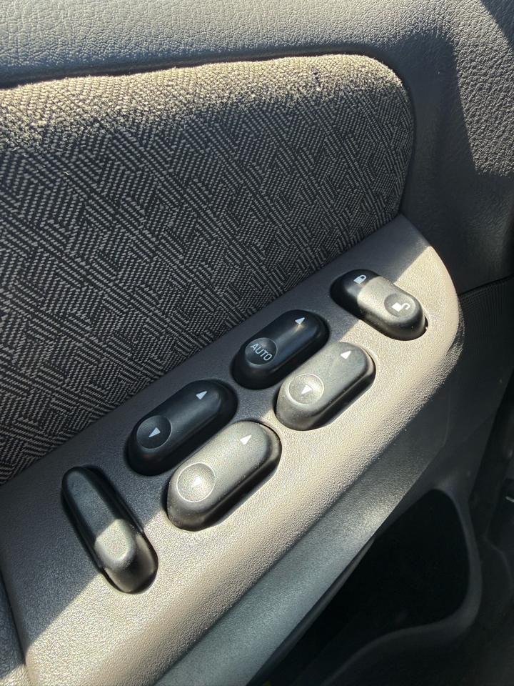 Ford Explorer XLS 4.0L 4WD 2004