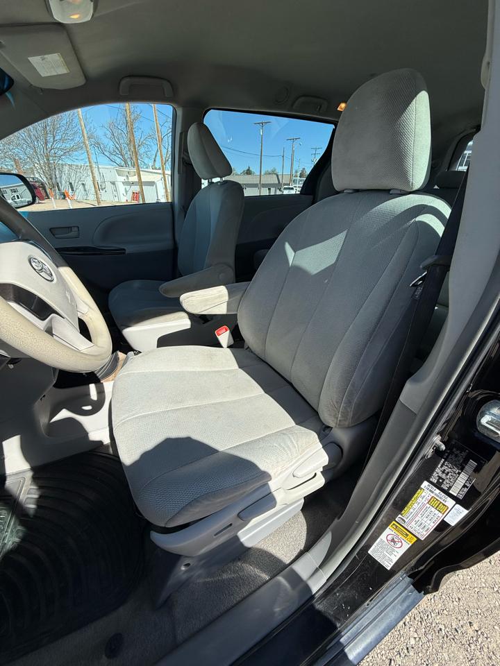 Toyota Sienna FWD 7-Passenger V6 2014